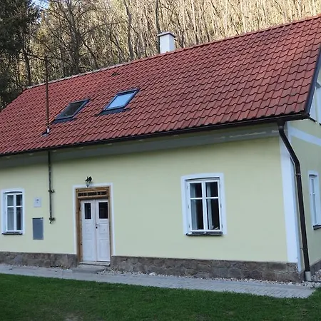 Chaloupka Za Potuckem Županovice