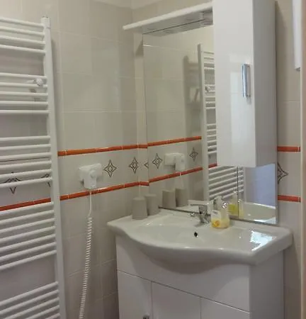 Chaloupka Za Potuckem Županovice